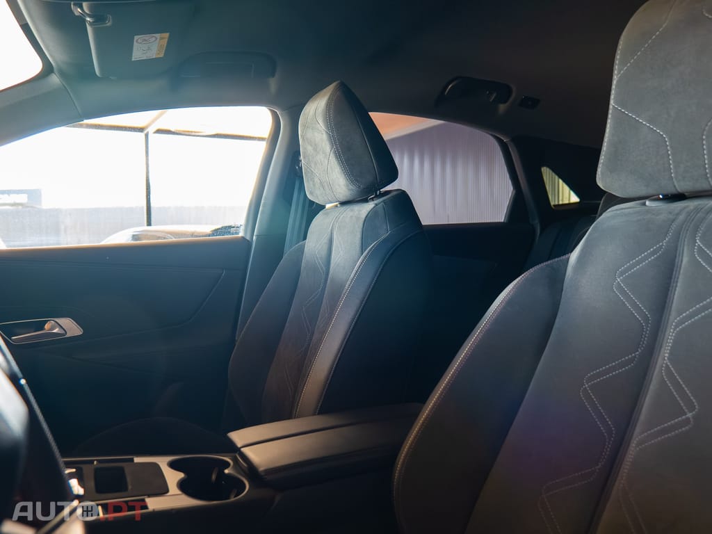 DS DS7 Crossback E-Tense Performance Line EAT8