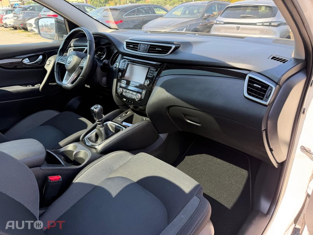 Nissan Qashqai 1.3 DIG-T N-Connecta J18 Led