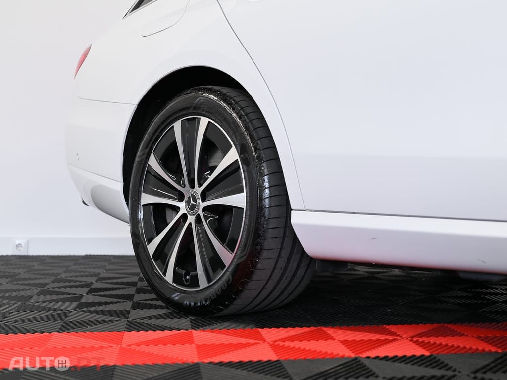 Mercedes-Benz E 300 de 4Matic T 9G-TRONIC Avantgarde