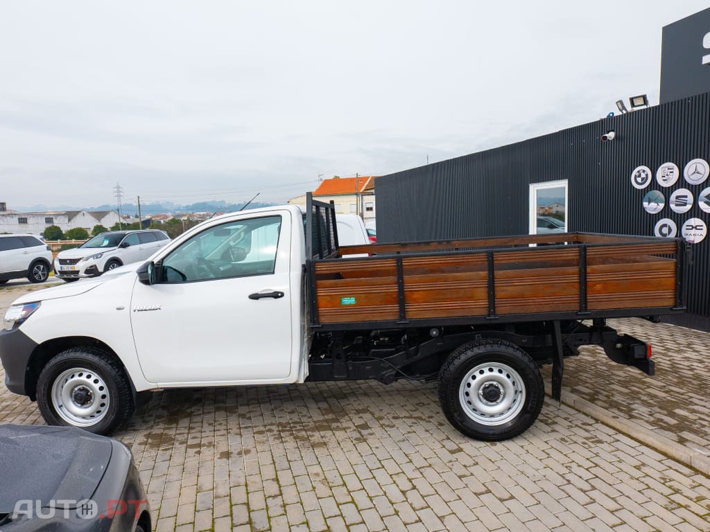 Toyota Hilux 2.4 D-4D 4WD CS CM