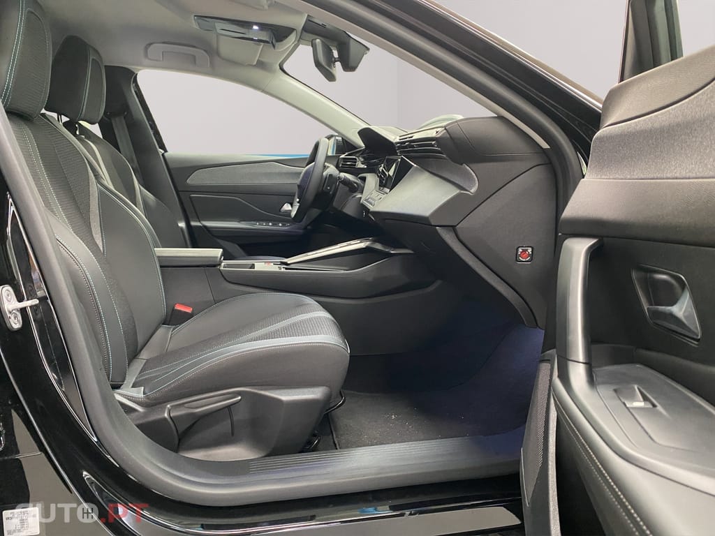 Peugeot 408 1.2 Hybrid Allure e-DCS6