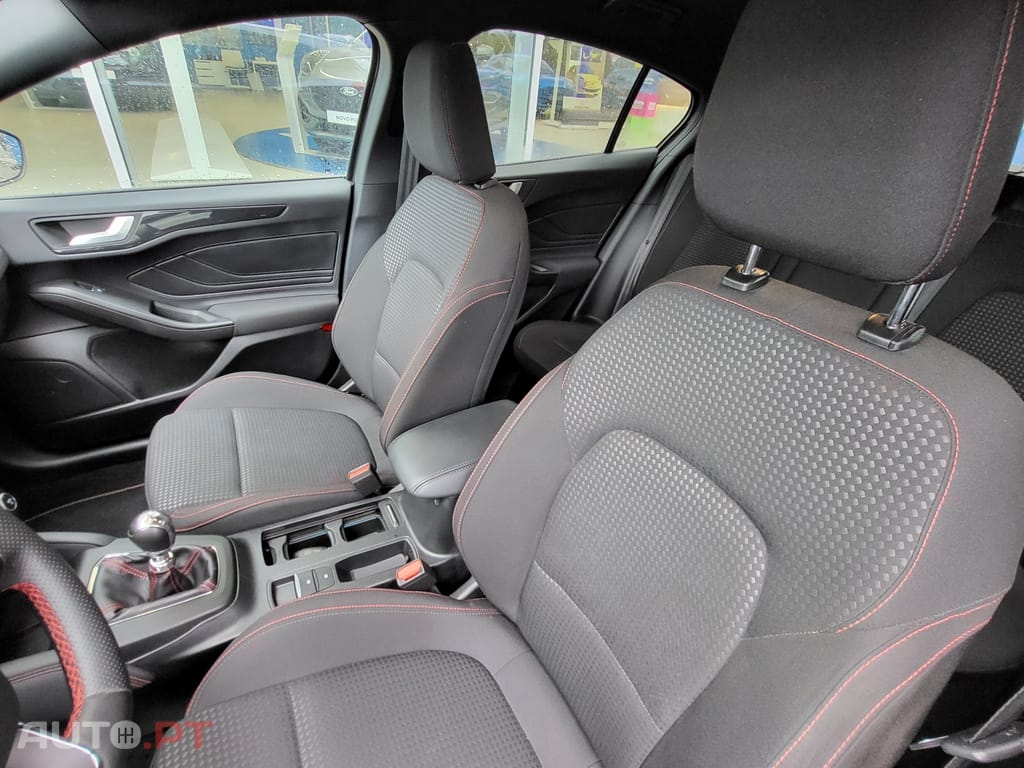 Ford Focus 1.0 EcoBoost MHEV ST-Line X