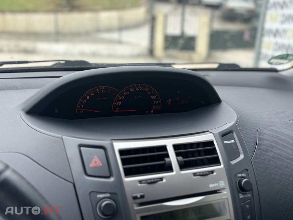 Toyota Yaris 1.33 VVT-i Comfort+AC