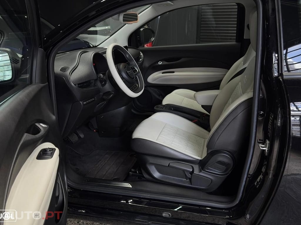 Fiat 500e La Prima