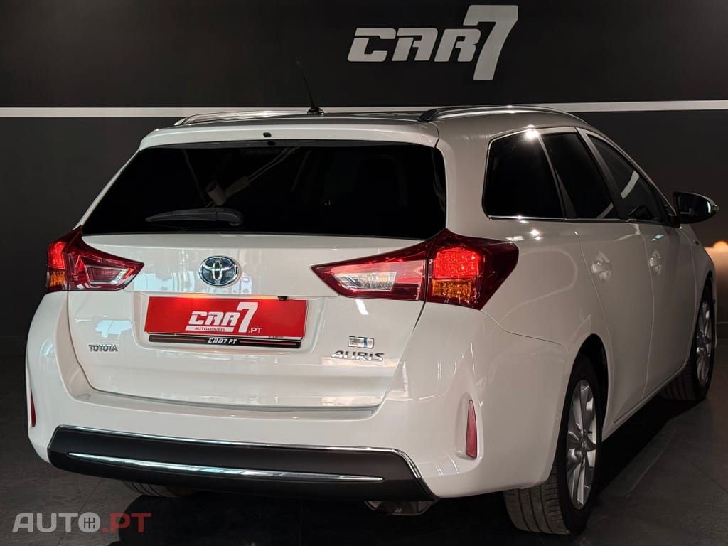 Toyota Auris Outro
