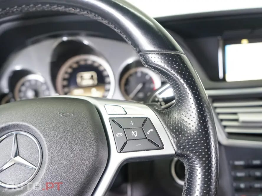 Mercedes-Benz E 220 CDi Avantgarde BlueEfficiency Auto