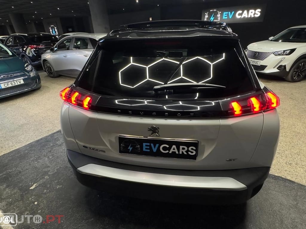Peugeot E-2008 GT+