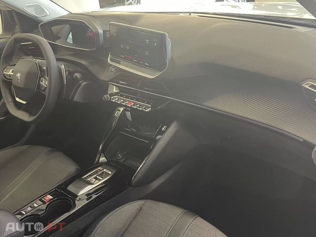 Peugeot 2008 1.2 PureTech Allure EAT8
