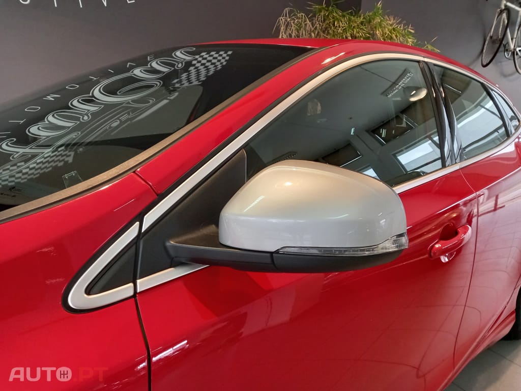 Volvo V40 2.0 D2 R-Design