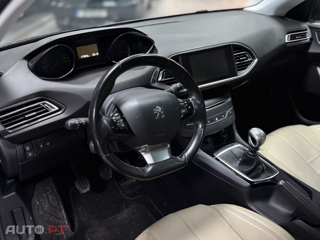 Peugeot 308 1.6 BlueHDi Allure J17