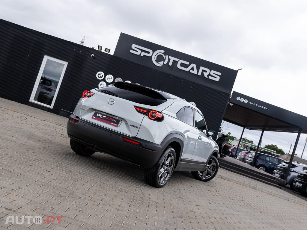 Mazda MX-30 e-SKYACTIV Advantage+Modern Confidence