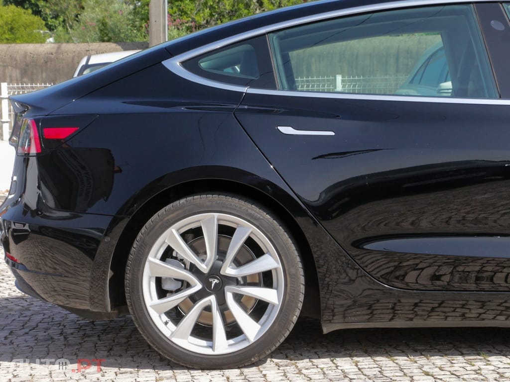 Tesla Model 3 Long-Range Dual Motor AWD