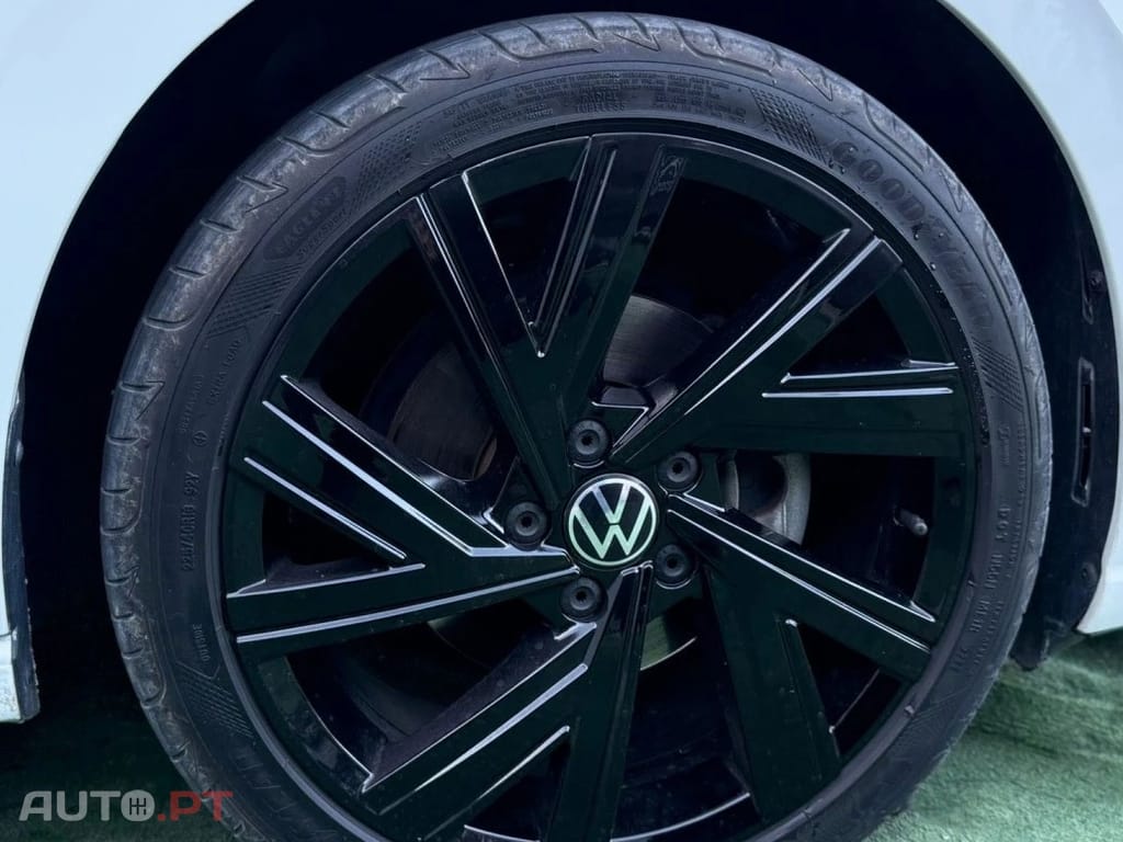 Volkswagen Golf 1.5 eTSI R-Line DSG