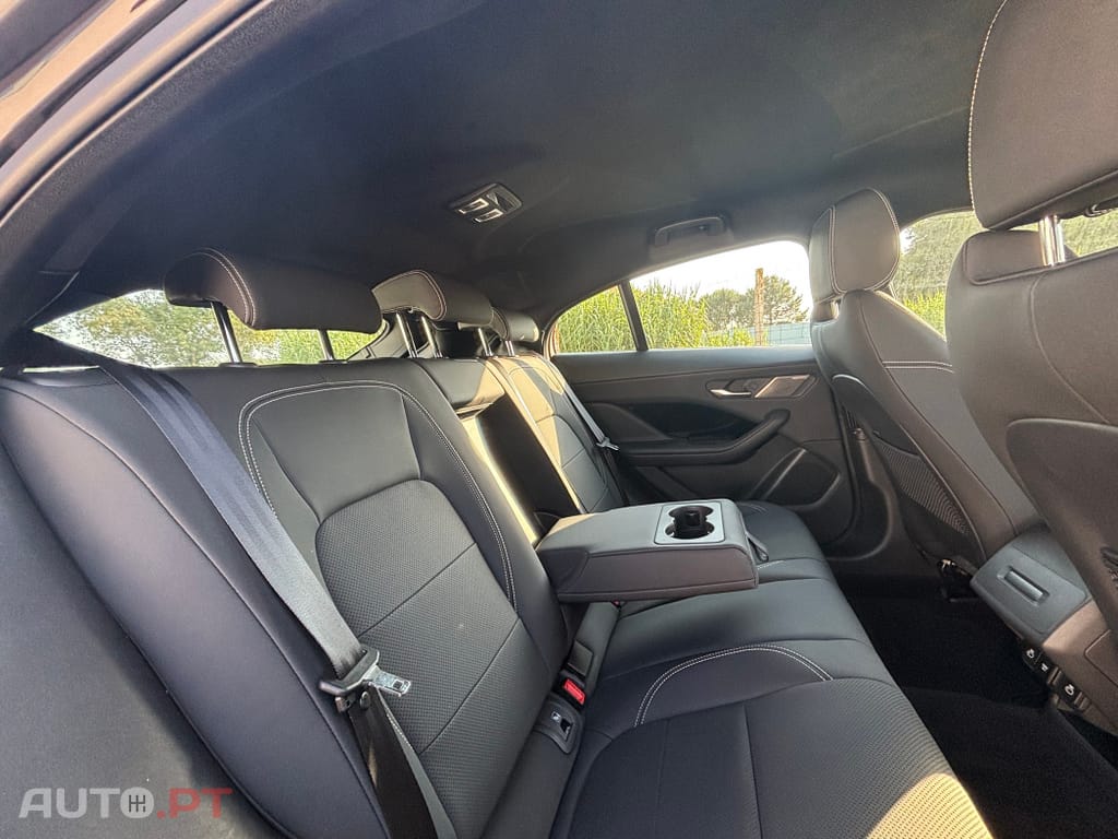 Jaguar I-Pace EV400 R-Dynamic HSE AWD
