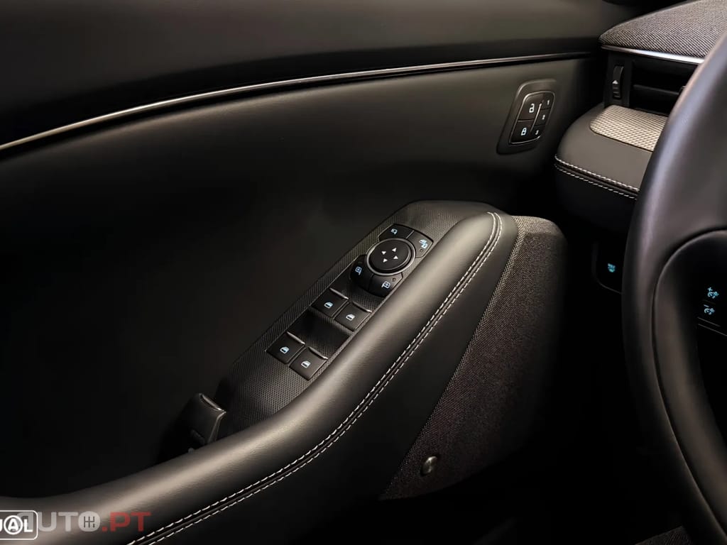Ford Mustang Mach-E 75.7 kWh Base