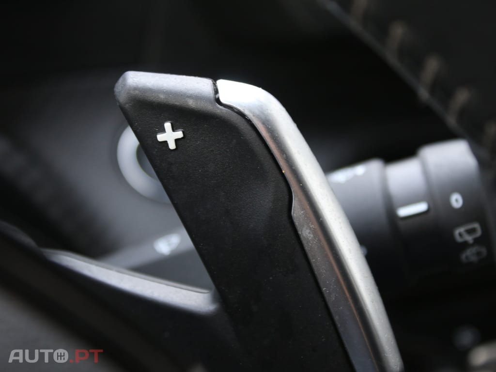 Peugeot 2008 1.5 BlueHDi Allure EAT8