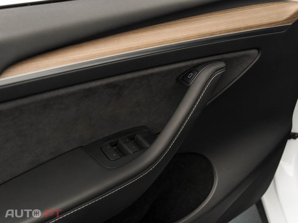 Tesla Model Y Long Range Tração Integral