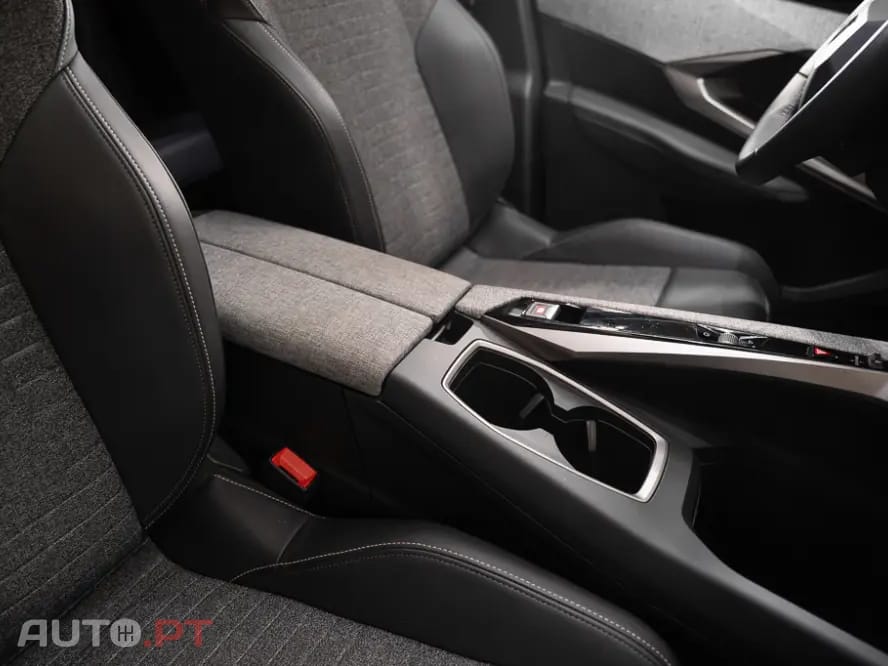 Peugeot 5008 1.2 Hybrid Allure e-DCS6