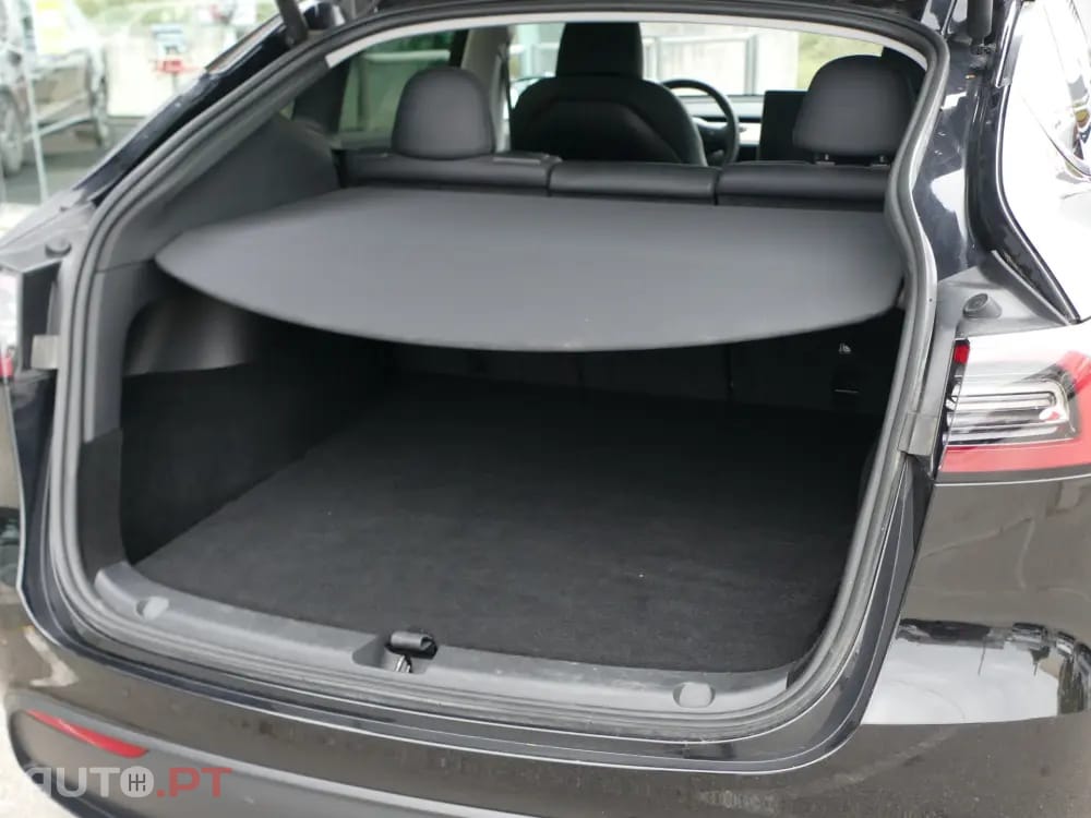 Tesla Model Y Standard