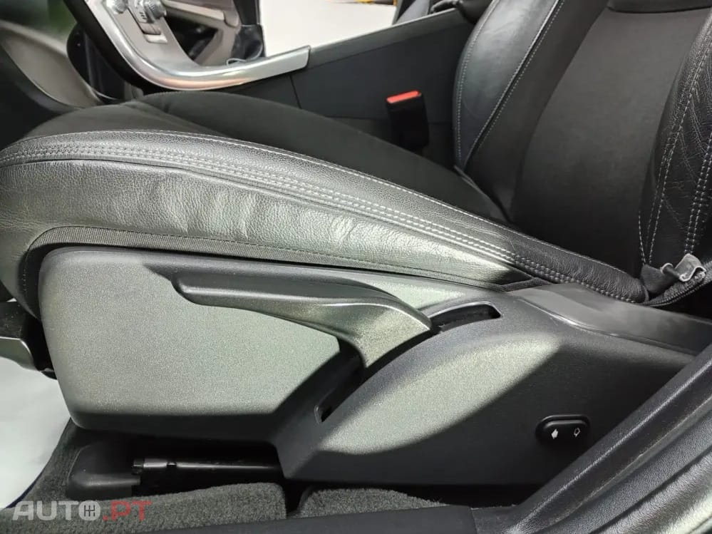 Volvo V60 2.0 D2 R-Design Momentum