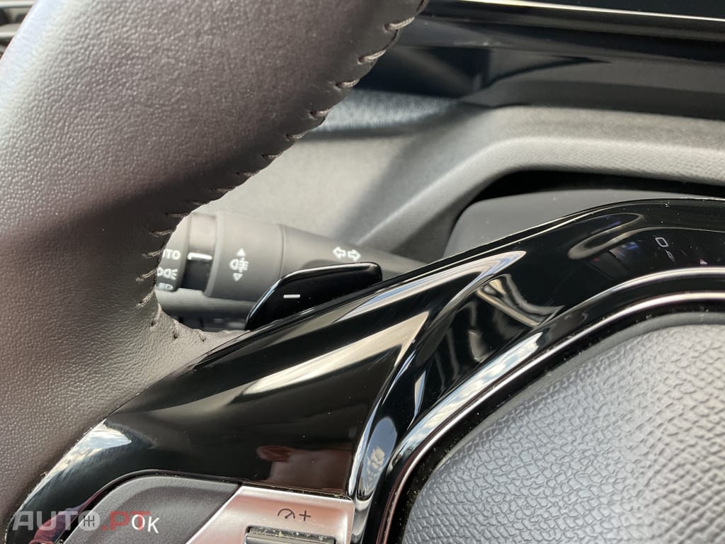 Peugeot 408 1.2 PureTech Allure EAT8