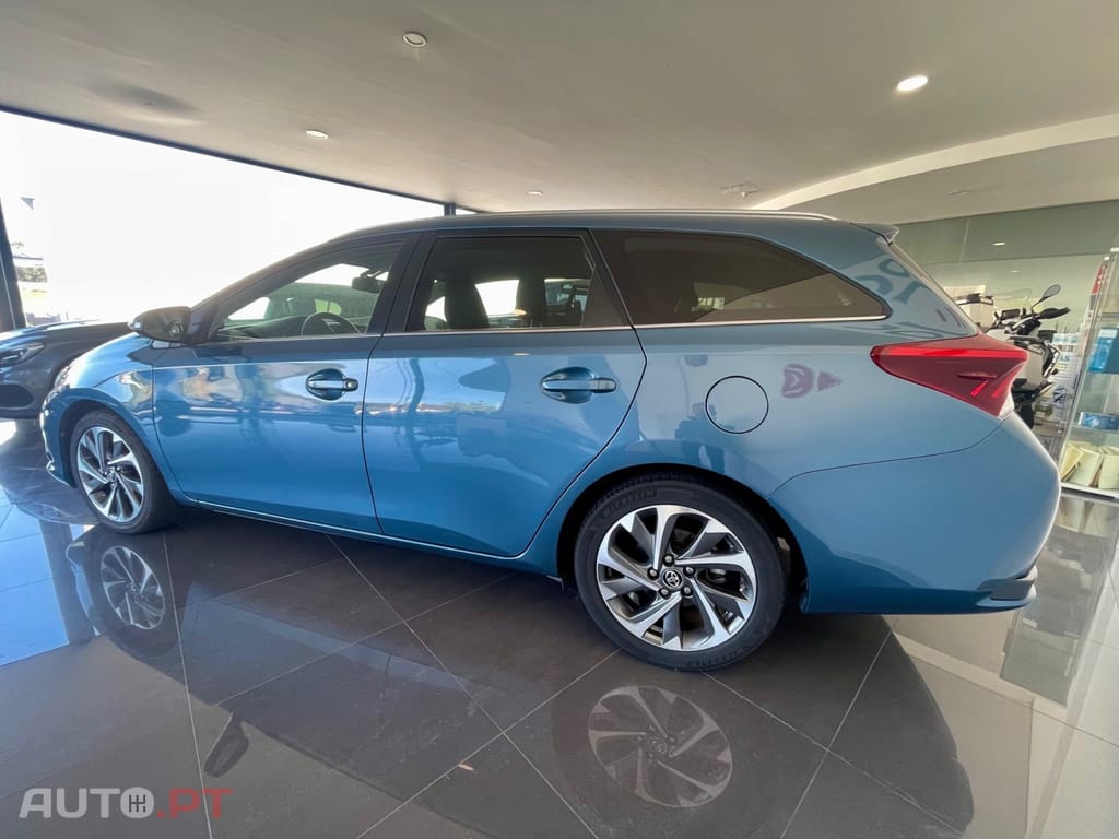 Toyota Auris 1.8 HSD Comfort +P.Sport+Navi