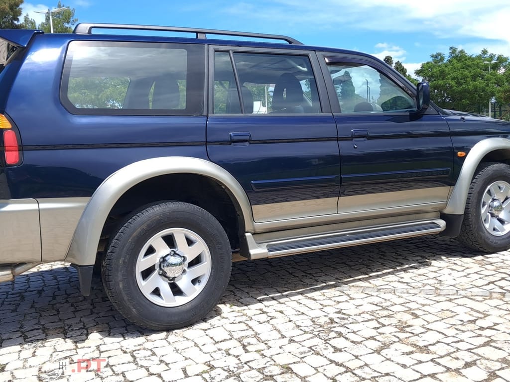Mitsubishi Pajero Sport 2.5 TD GLS