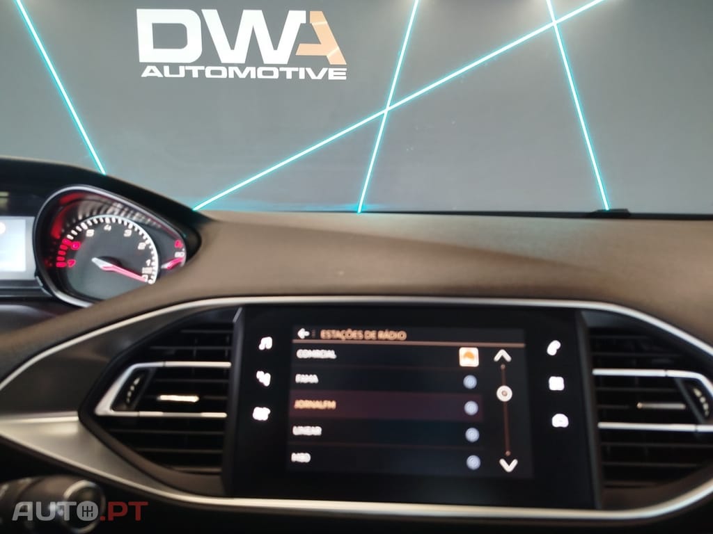 Peugeot 308 1.2 PureTech Business Line