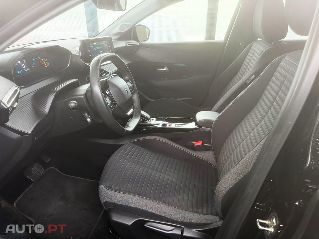 Peugeot E-208 Style