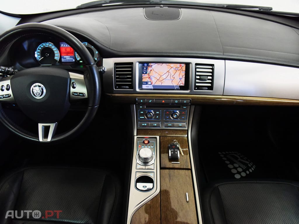 Jaguar XF 2.7 D V6 Luxury