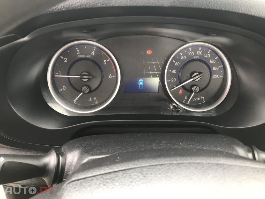 Toyota Hilux 2.4 D-4D 2WD CD