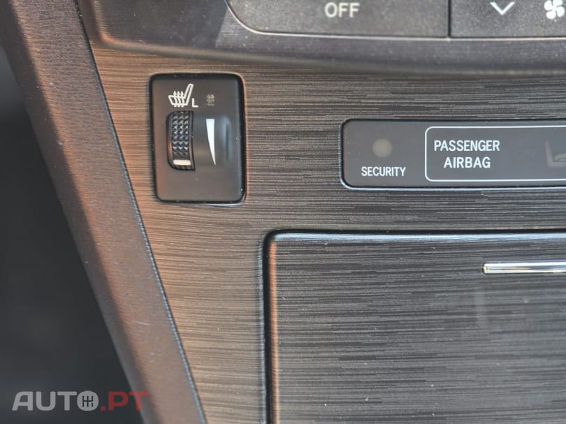 Toyota Avensis 2.0 D-4D Exclusive +Pele+GPS