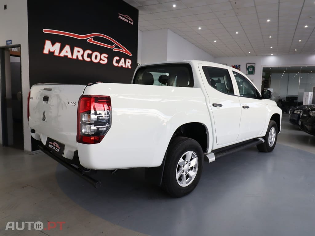 Mitsubishi L200 2.3 DI-D CD Invite Strakar Look 4WD