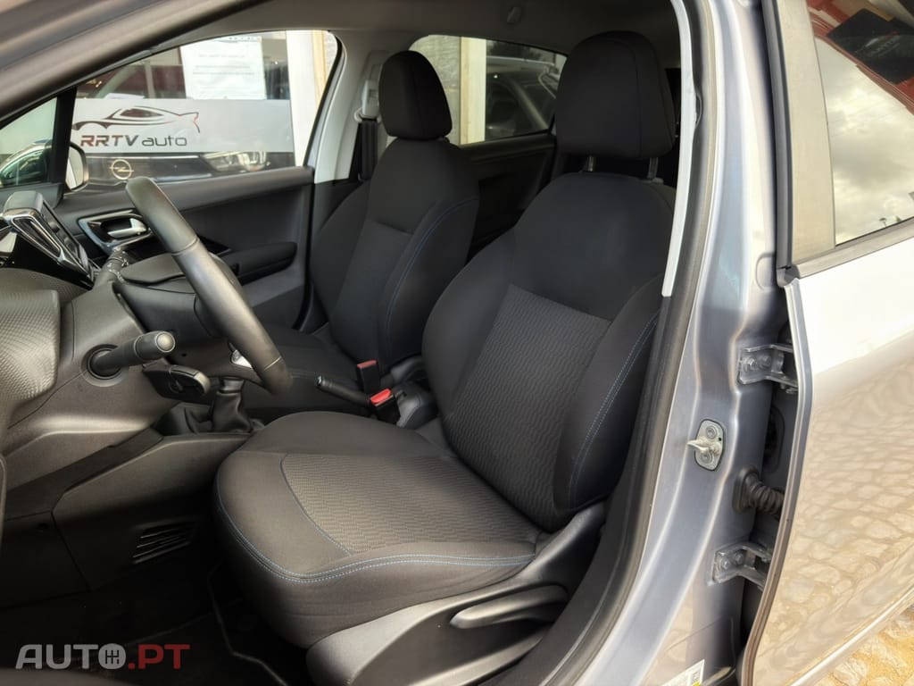 Peugeot 208 1.2 PureTech Signature