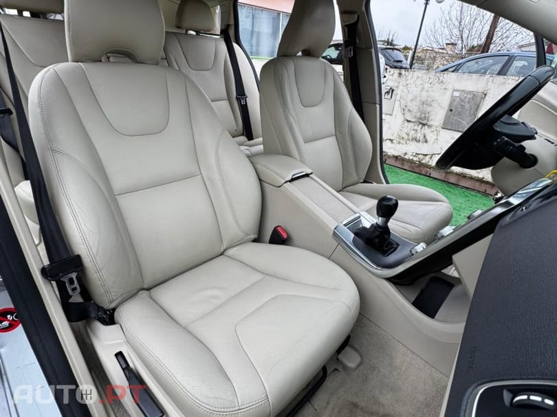 Volvo V60 1.6 D2 Drive Summum Start/Stop — fotografia 17