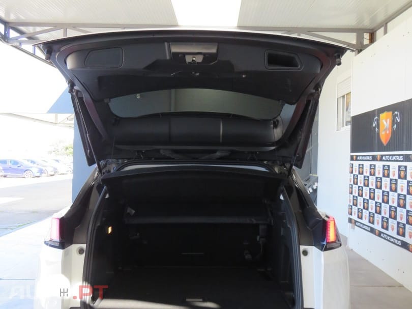 Peugeot 3008 1.5 BlueHDi Allure EAT8