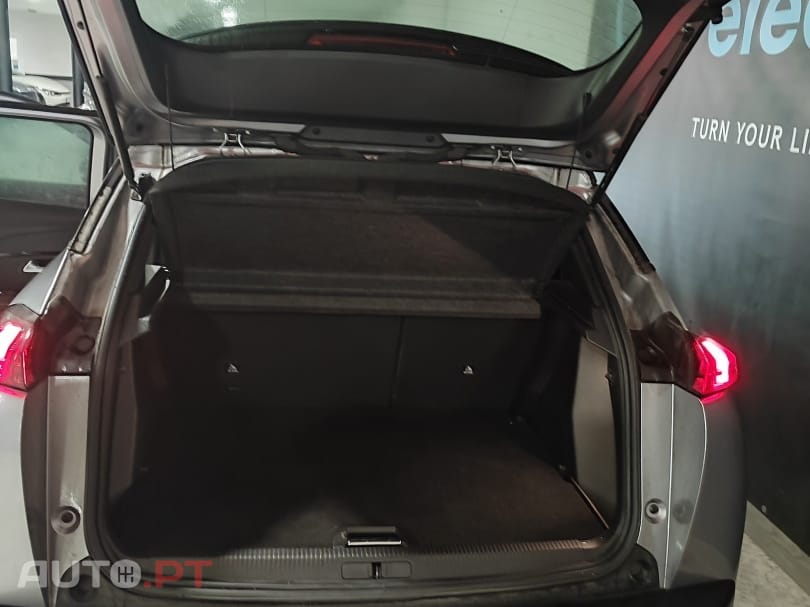 Peugeot E-2008 50 kWh GT