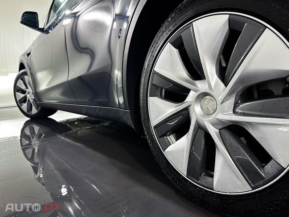 Tesla Model Y Long Range Dual Motor AWD