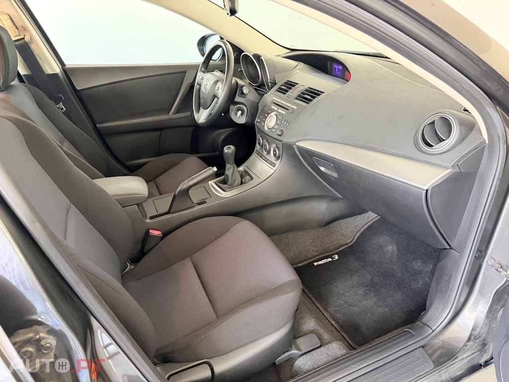 Mazda 3 MZ-CD 1.6 Exclusive Plus — fotografia 14