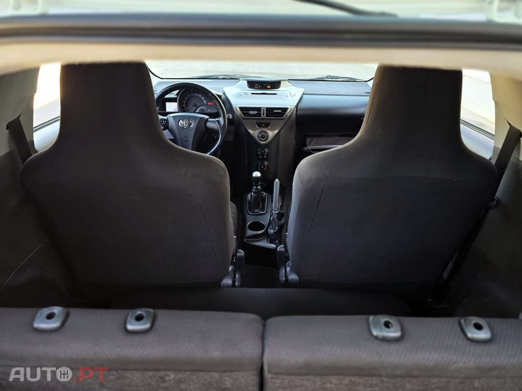 Toyota iQ 1.0 VVT-i