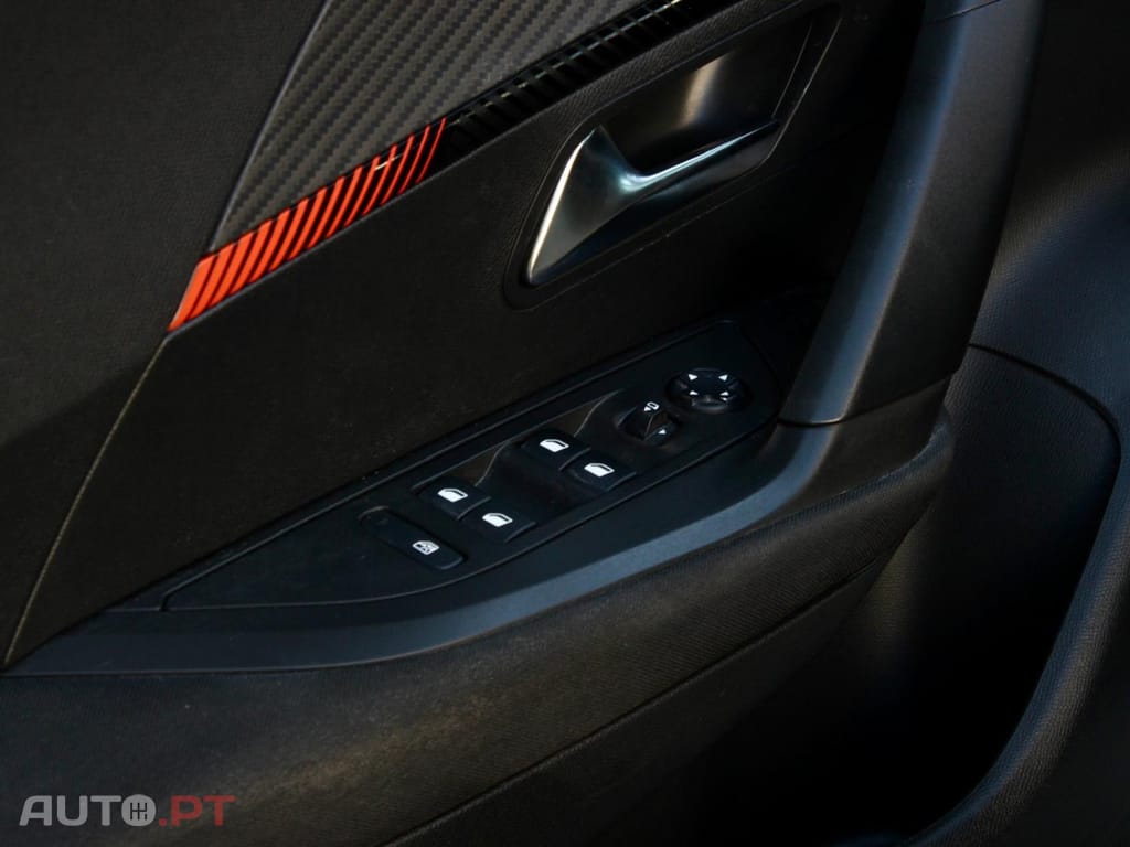 Peugeot 2008 1.2 PureTech Active EAT8