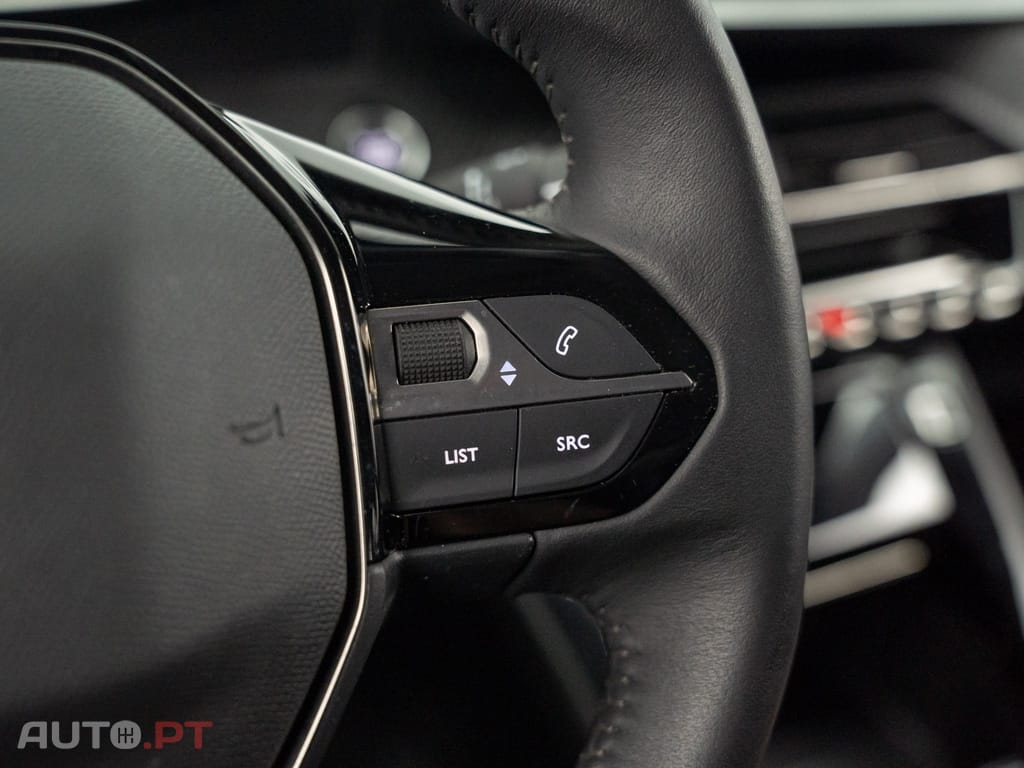 Peugeot E-2008 50 kWh Allure Pack