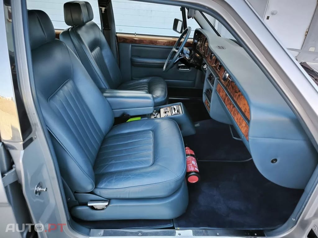 Rolls Royce Silver Spur 2 AXLE RIGID BODY 4 DOOR SALOON