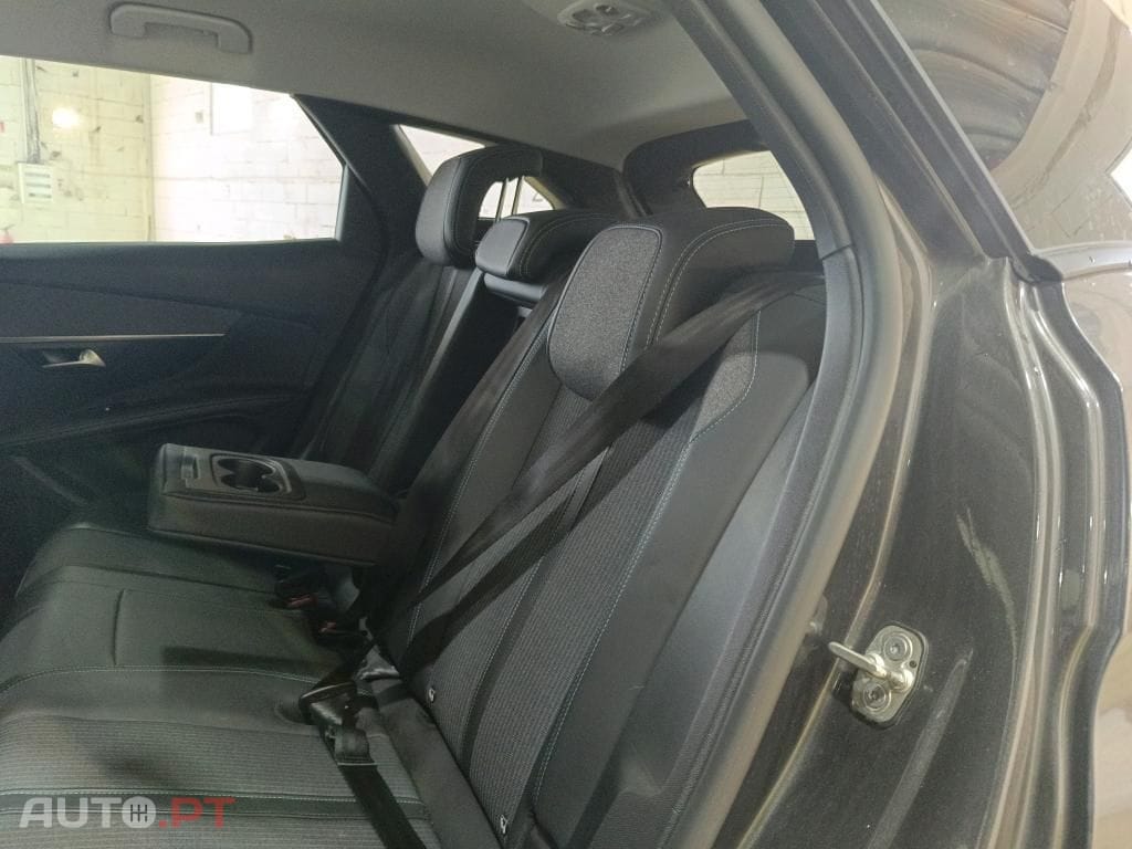 Peugeot 3008 1.6 Hybrid Allure Pack e-EAT8