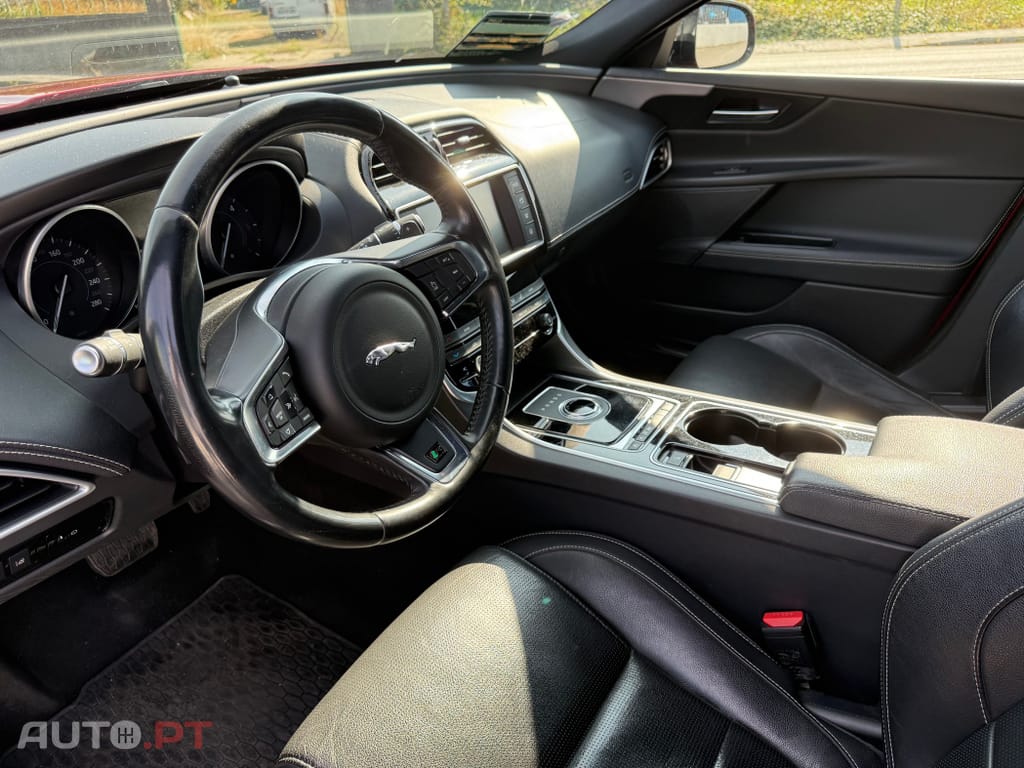 Jaguar XE 2.0 D Portfolio Aut.
