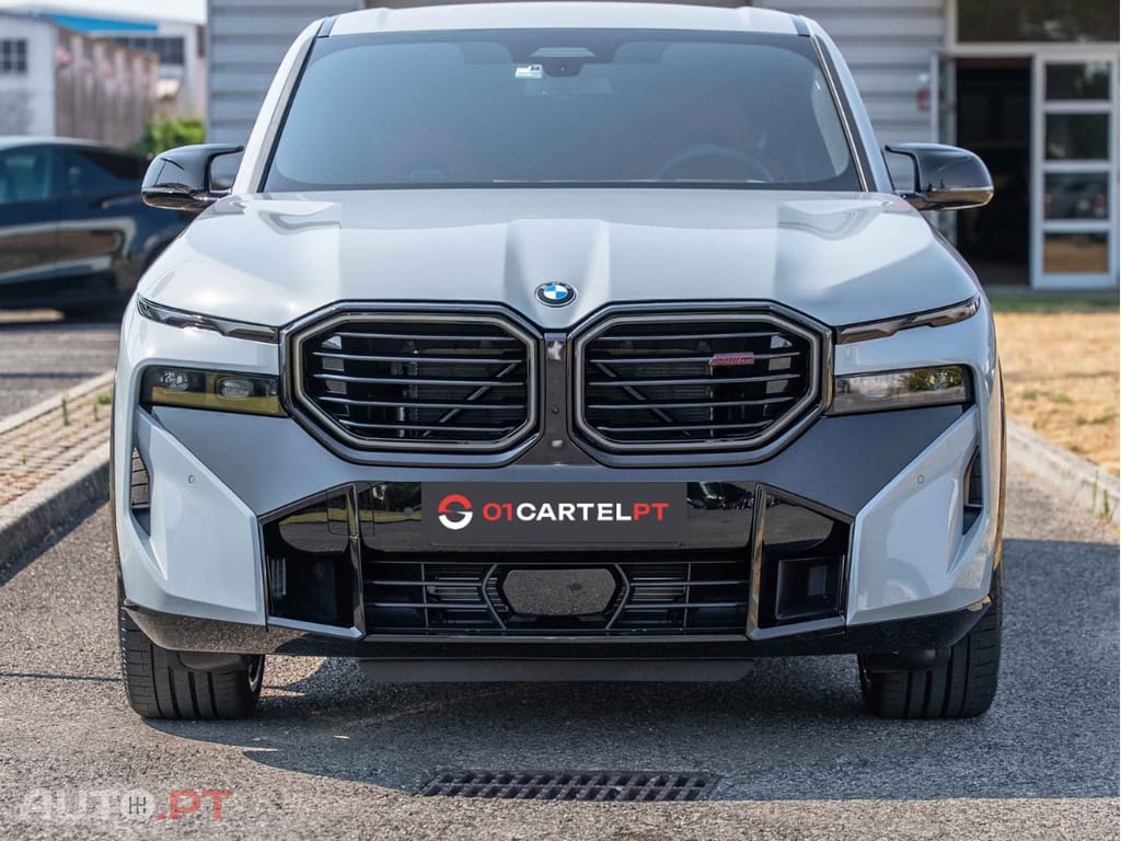 BMW XM Label Red