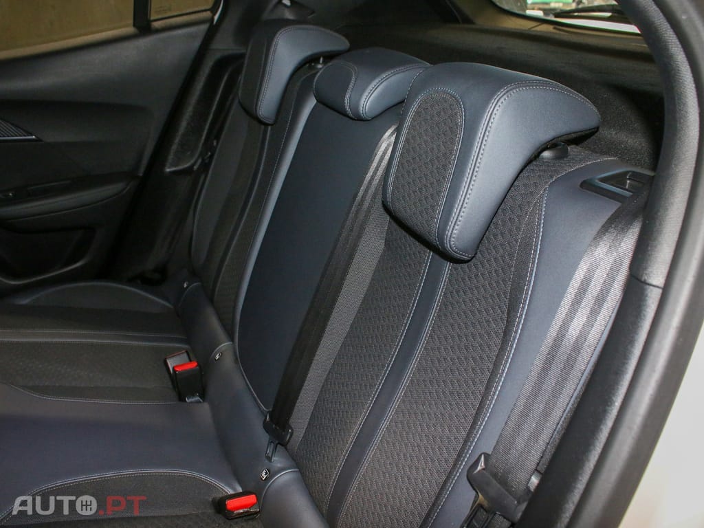 Peugeot 2008 1.2 PureTech Allure EAT8