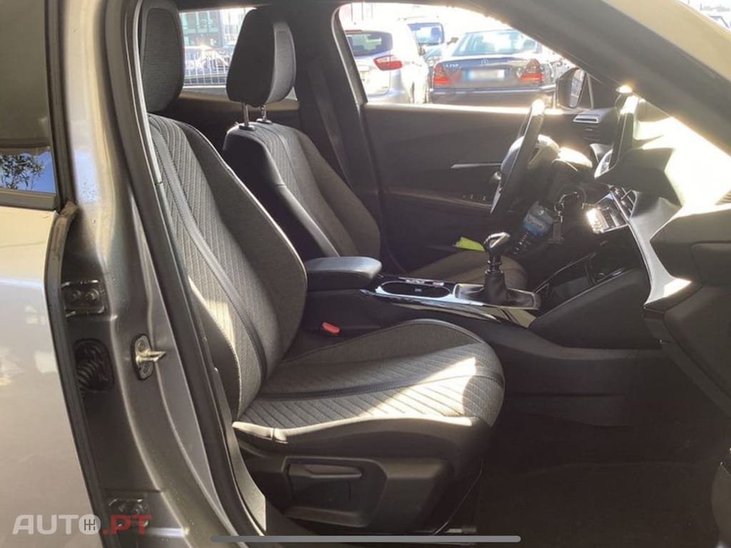 Peugeot 2008 1.2 PureTech Allure