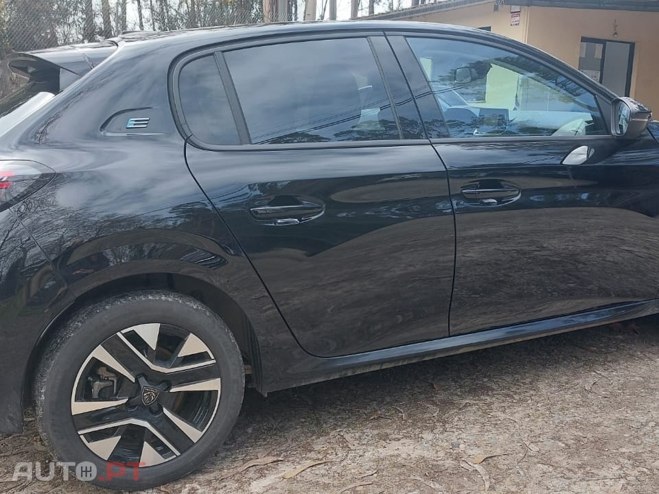 Peugeot E-208 50 kWh Style