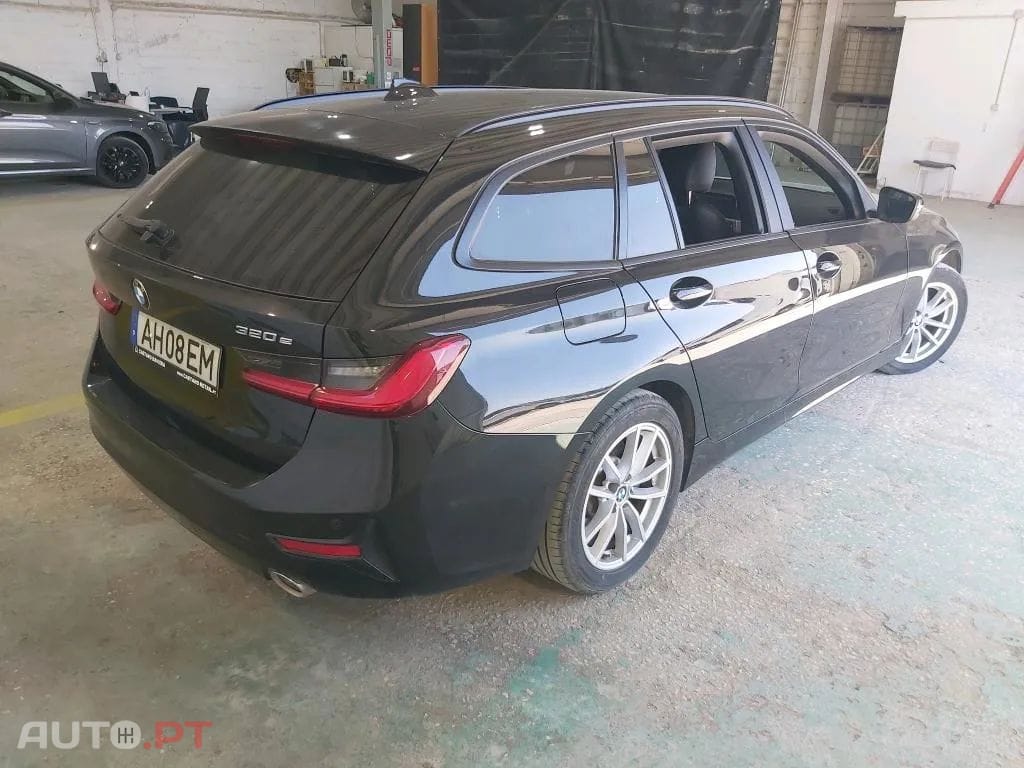 BMW 320 ver-e-touring-corporate-edition-auto 